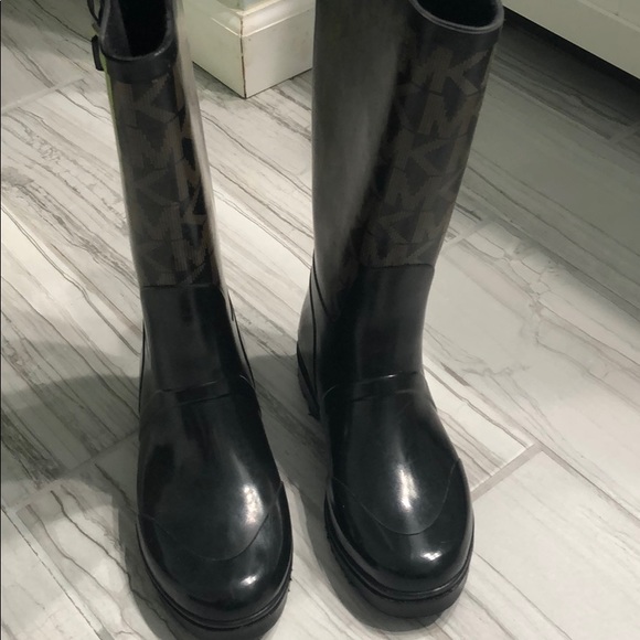 Michael Kors rain boots - Picture 3 of 5